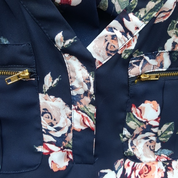 Cute Navy Floral,zip pocket,v neck blouse - Picture 4 of 4